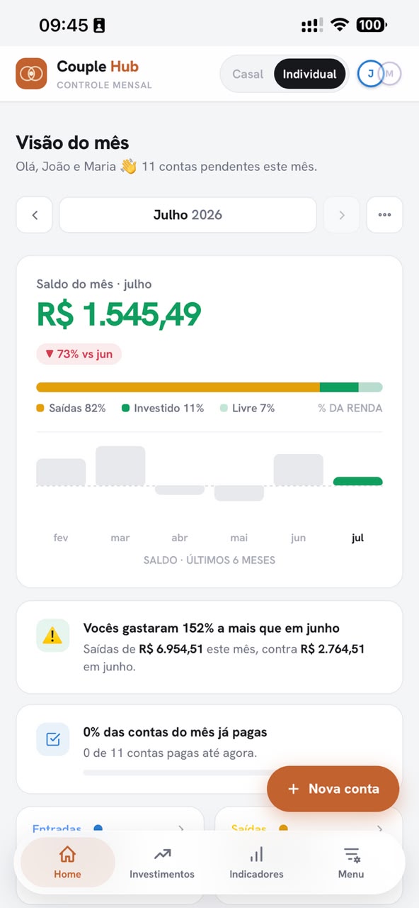 Tela inicial do Couple Hub mostrando o saldo do mês no celular